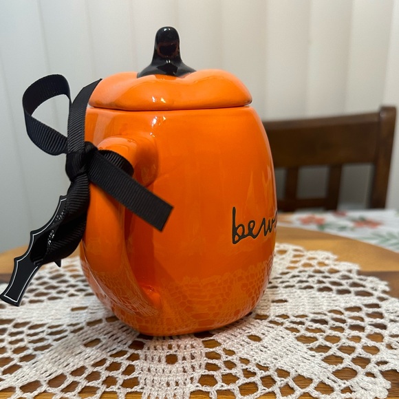 Halloween ceramic pumpkin mug with lid - Picture 4 of 10